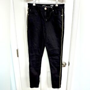 🎉Seven 7 black skinny jeans with gold brocade trim down sides. Sz 4